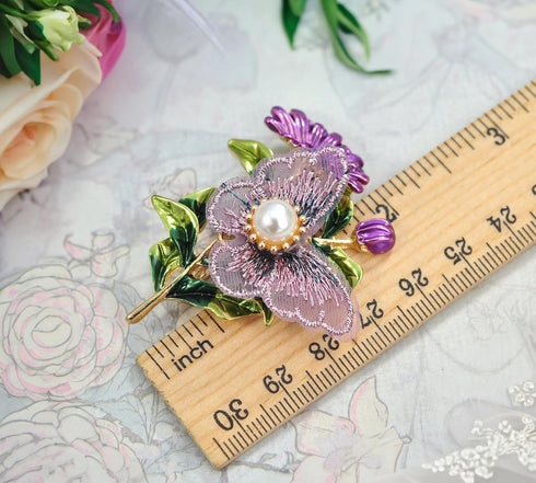 Gyn&Joy Butterfly Brooches Embroidered Wings Enamel Daisy Flower Brooch Pin For Women...
