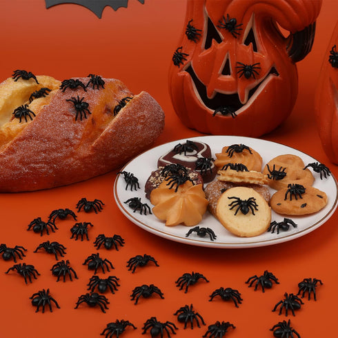 SAVITA 100pcs Realistic Spider Halloween Decoration, Plastic Mini Spider Black Realistic Scary Spider Prank Halloween Haunted House Decorations fo...