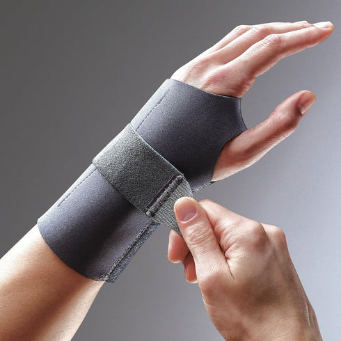 FUTURO Compression Stabilizing Wrist Brace, Left Hand, S/M...