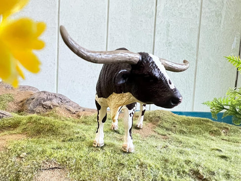 Gemini&Genius Farm Animal Toys, Longhorn Cow Action Figure, Hand Painted, 6 Inches Length, Realistic and Durable Farm Toys for Children Boys and G...