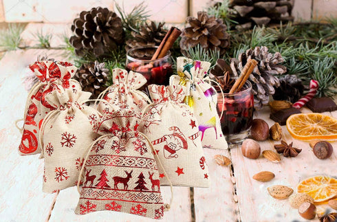 AOOTOOSPORT Christmas Burlap Bags with Drawstring, 5 x 7 Inch Christmas Favor Bags Jewelry Candy Pouches Sacks, Mini Storage Bag for Wedding Chris...