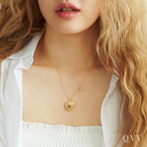 Love Heart Locket and Butterfly Pendant Necklace for Women 18K Gold Plated Photo Lockets that Hold Picture Jewelry Christmas Gifts for Teen Girls ...