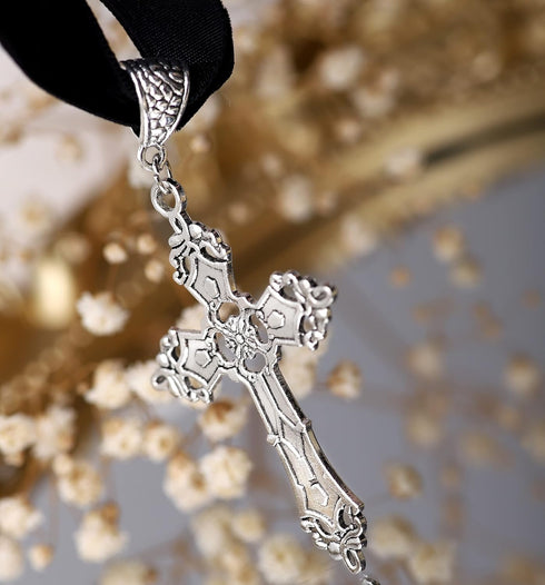 Sacina Gothic Cross Necklace, Zinc Alloy Black Cross Necklace, Halloween, Christmas Goth Jewelry Gift for Women (Silver Color Cross Choker)...
