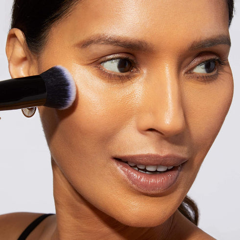 LAURA GELLER NEW YORK Foundation Makeup Brush with Wooden Handle in Midnight Black – Works with Foundation, Concealer, Blush – For Applying and Bl...