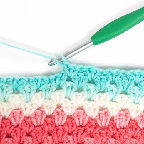 Clover 3672 Amour Crochet Hook Set, 10 sizes...