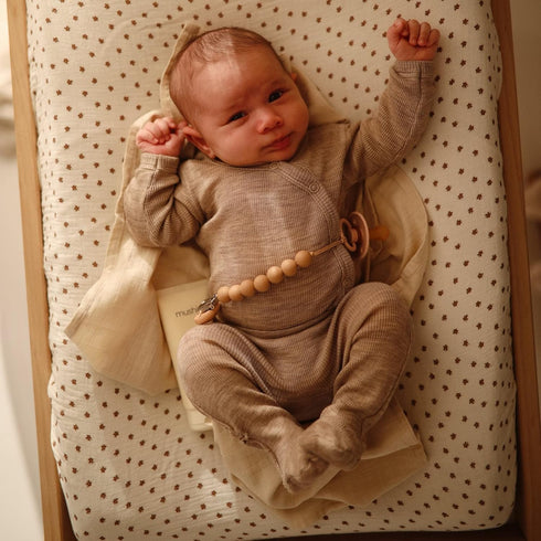 mushie Extra Soft Muslin Fitted Changing Pad Cover (Natural Stripe)...