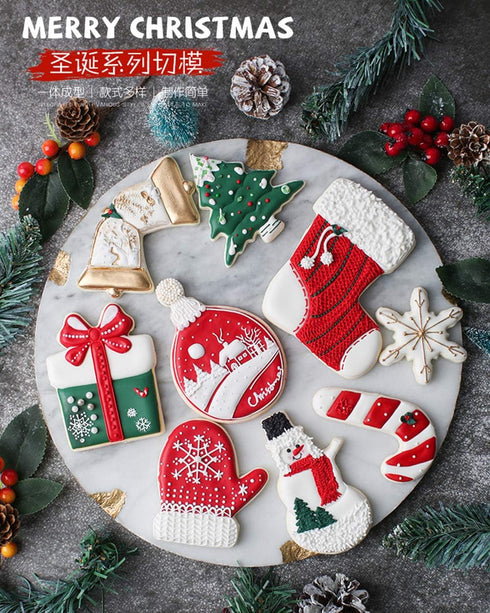 KALAIEN 18Pcs Christmas Cookie Cutters, Holiday Cookie Cutter Sets, Reindeer, Snowflake, Christmas Tree, Gingerbread Man, Santa, Bell...