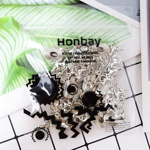 Honbay 60PCS Antique Silver Alloy Western Cowboy Charms Pendants Cowboy Boot Horse Hat Charms for Earrings Bracelet Necklace Jewelry Making (3 Sty...