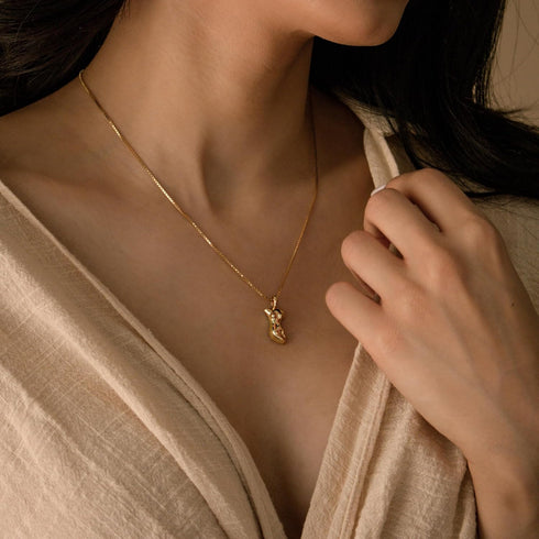 Gold Pendant Necklace for Women, 14K Gold Plated Coin Bee Necklace Dainty Crescent Moon | Star | Body | Evil Eye Necklaces for Women Trendy Gold J...