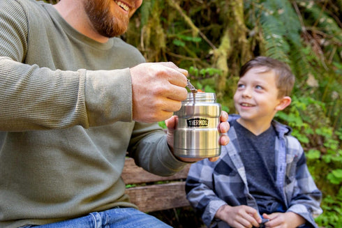 THERMOS Stainless King Vacuum-Insulated Food Jar with Spoon, 16 Ounce, Army Green...