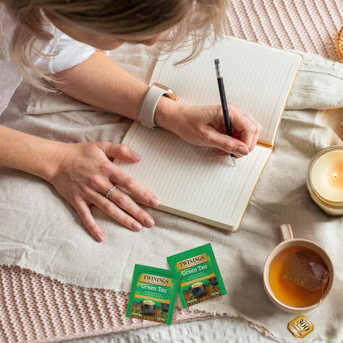 Twinings Decaffeinated Green Tea Individually Wrapped Bags, 20 Count (Pack of 1), Smooth Flavour, Enticing Aroma, Enjoy Hot or Iced, 20 Teabags...