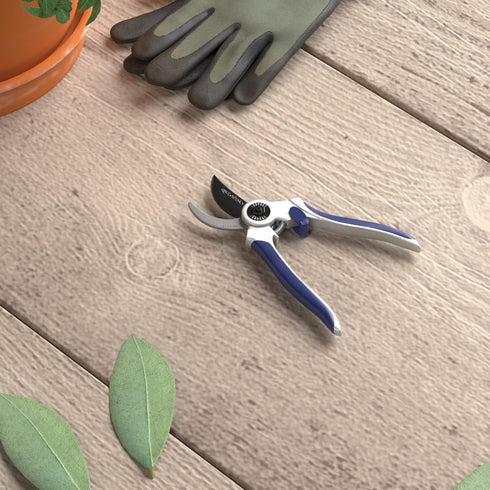 Amazon Basics 7-Inch Steel Bypass Pruning Shears, Blue...