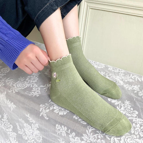 Women's Ruffle Frilly Rib Knit Crew Socks Floral Embroidery Scalloped Pointelle Casual Ankle Socks 5 Pairs...