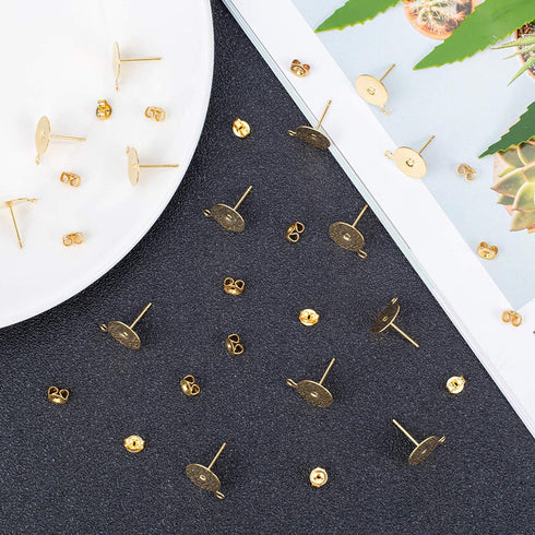 UNICRAFTALE 100pcs Golden Stainless Steel Flat Round Blank Earring Pins Stud Earring Posts 10mm Flat Pad with Loop Earring DIY Components for Earr...