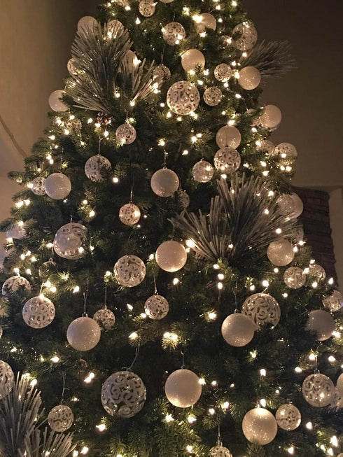 SLEETLY White Ornaments for Farmhouse Christmas Tree Holiday Xmas Decorations for Christmas - Shatterpoof Plastic 2.36 inch Clear Swirl, Ornament ...