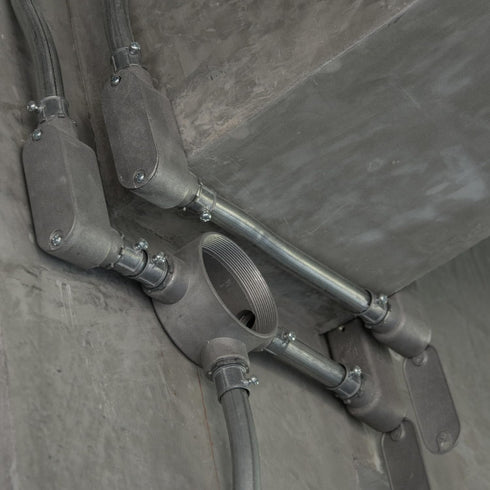 TayMac RLB100 Threaded LB Conduit Body, Die Cast Aluminum, Stamped Steel Cover, 1-Inch, Gray...