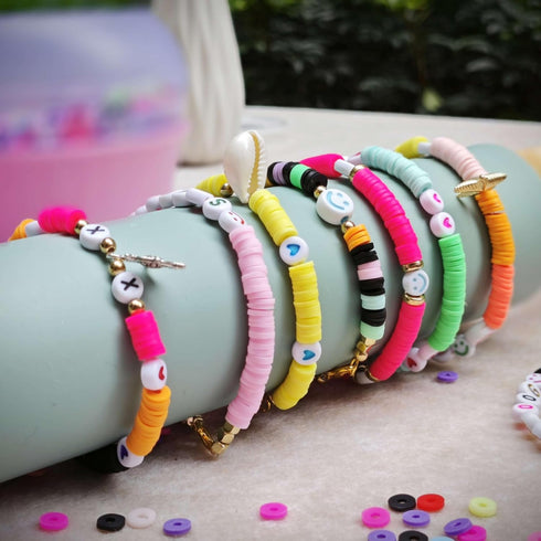 SUNFATT 4200pcs Clay Beads Bracelet Making Kit,18 Colors Friendship Bracelet Kit Flat Clay Beads,Clay Bead Bracelet Kit for Jewellery Making,Brace...