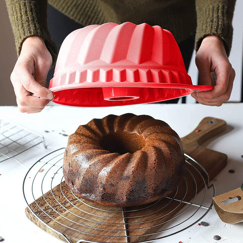 9.5 Inch Silicone Cake Pans, Non-stick Fluted Cake Pan with Sturdy Handle, Cake Baking Molds, Perfect Bakeware for Cake, Jello, Gelatin, Bread, Pa...