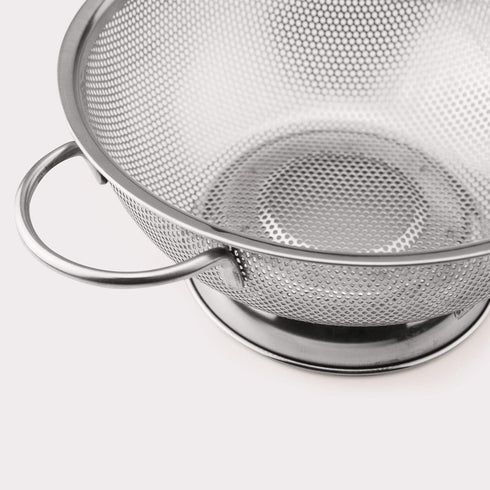 Tovolo Stainless Steel Colander With Looped Handles & Rimmed Footer, Rust-Resistant Pasta Strainer & Veggie Wash, Food Prep Strainer Basket, 2 Qua...