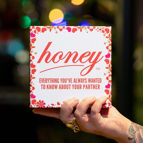 Hygge Games Honey - Everything You´ve Always Wanted to Know About Your Partner - Fun Conversation for Couples, red...