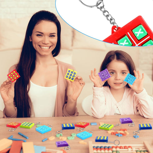 40 Pack Tic Tac Toe Keychain Mini Tic-Tac-Toe Keyholders Bulk Plastic Tic-Tac-Toe Games Keyrings for Boys Girls Birthday Party Favors Backpack Cli...