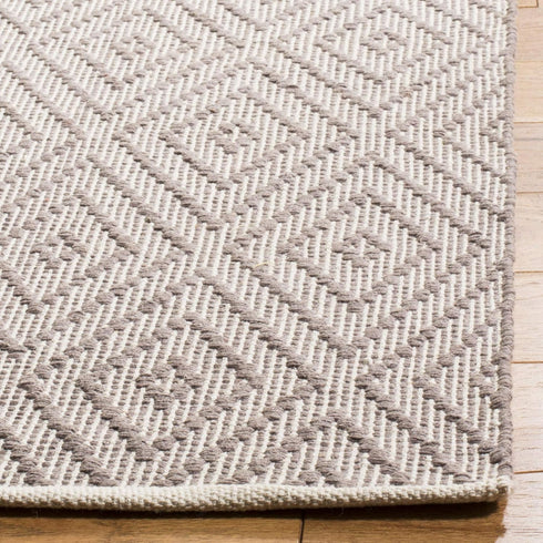 SAFAVIEH Montauk Collection Accent Rug - 2'6" x 4', Grey & Ivory, Handmade Trellis Cotton, Ideal for High Traffic Areas in Entryway, Living Room, ...