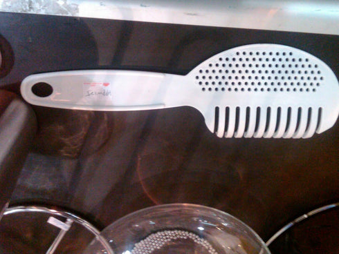 Gadjit Pasta Strain & Serve Pot Strainer, Two-sided Kitchen Tool, One Side Strains Water out of Pasta, the Other Side Lifts and Serves Pasta | A M...