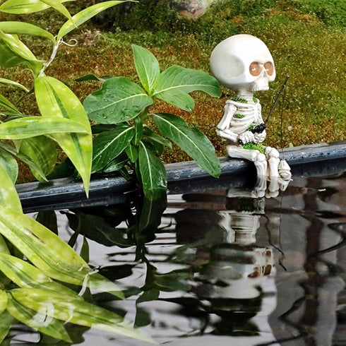 Halloween Fishing Skeleton Garden Accessory, Mini Skeleton Figurines Statue Decor for Fishing Enthusiast Gift Pond Fountain Waterfalls Poolside Go...