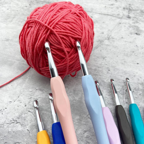 Mdoker Size H/8(5mm) Crochet Hook,Extra Long Crochet Hooks for Arthritic Hands,Ergonomic Grip Soft Handles for Beginners and Experiecced Crochet L...