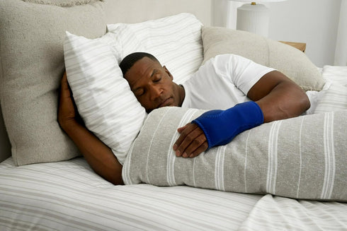 FUTURO Night Wrist Support, Left or Right, Adjustable, Helps Provide Nighttime Relief of Carpel Tunnel Symptoms, Made of Breathable Material, Easy...