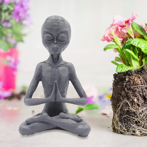 Dnoifne Garden Statue Meditating Alien Sculptures, Meditating Alien Resin Ornament, UFO Indoor Outdoor Garden Decor, Meditating Alien Figurines...