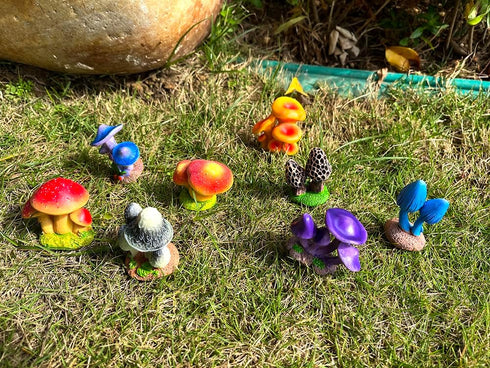 3pcs Mini Mushroom Figurines Mini Mushroom Figurines Lawn Garden Micro Decoration Statues Figurines for Garden Ornaments Plant Pots Bonsai Landsca...