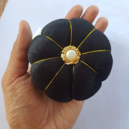 CUSHYSTORE Velvet Wrist Pin Needle Cushion Pincushion for Sewing with Adjustable Elastic Strap Fit All Wrist Sizes (Black), 3 1/4 inches (L) x 3 1...