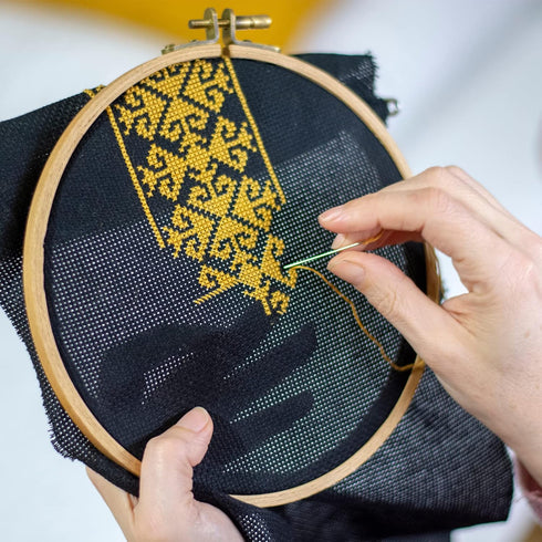 Similane 6 Pcs Cross Stitch Aida Cloth Embroidery Cloth Cross-Stitch Fabric 14 Count Black Aida Easy to use Embroidery Patterns Pictures 12 by 18-...