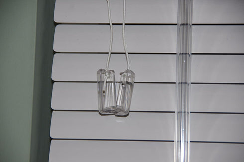 Window Blind Parts. Safe Horizontal Blind Pull Cord Tassel, Cylinder Shape. Breakaway Knob That Will Separate When Excess Pressure is Applied. Gre...