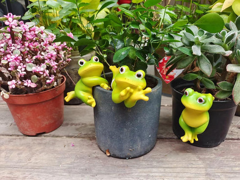 Ebrima Set of 3 Cute Animal Figurines Planter Pot Hanger Decorations, Resin Hanging Climbing Frog Sculpture Outdoor Statues Ornaments for Flower P...
