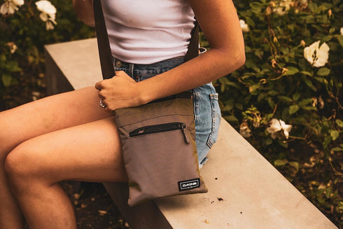 Dakine Shoulder Handbags...
