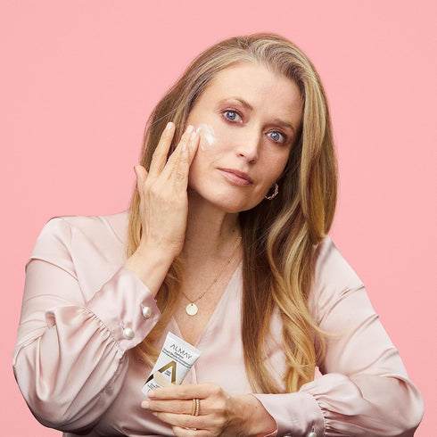 Almay Anti-Aging Foundation, Smart Shade Face Makeup with Hyaluronic Acid, Niacinamide, Vitamin C & E, Hypoallergenic-Fragrance Free, 300 Medium, ...