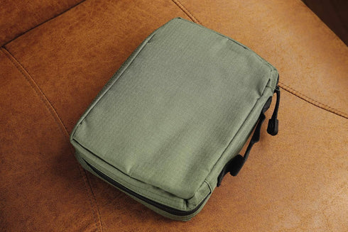 Compass Bible Cover, Zippered, with Handle, Nylon, Green, Medium...