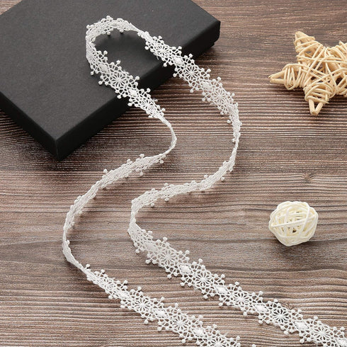 ToBeIT 15yard White Lace Ribbon Lace Trim Pattern Inelastic Embroidery for Decoration Edging Crafts Veils Costumes Table Runner Gift Box(White c)...