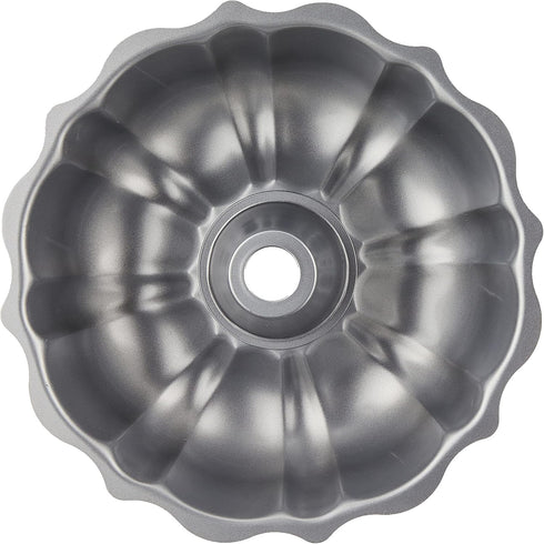 Cuisinart Chef's Classic Nonstick Bakeware 9-1/2-Inch Fluted Cake Pan,Silver...
