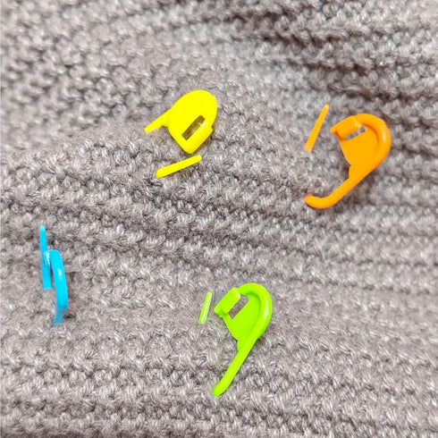 60Pcs Colorful Knitting Markers Crochet Clips Crochet Pins Bulk Stitch Markers Locking Stitch Knitting Place Markers DIY Craft Plastic Safety Pins...