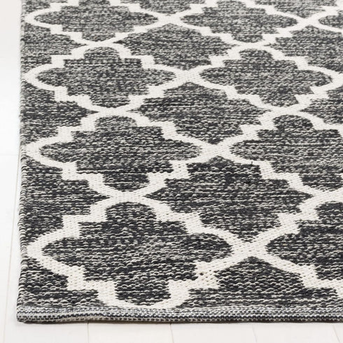 SAFAVIEH Montauk Collection Accent Rug - 2'6" x 4', Black & Ivory, Handmade Trellis Cotton, Ideal for High Traffic Areas in Entryway, Living Room,...