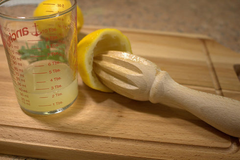 efo Wooden Lemon Squeezer Reamer – Citrus Squeezer & Handheld Juicer – Good Grips Wood Reamer for Lemons, Limes & Oranges – Manual Juice Extractor...