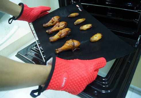 Kitchen Oven Gloves - Silicone and Cotton Double-Layer Heat Resistant Oven Mitts/BBQ Gloves/Grill Gloves - Perfect for Baking and Grilling - 1 Pai...