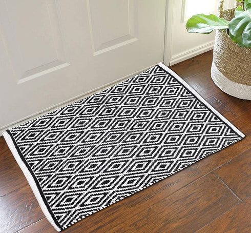 Ramanta Home 100% Cotton Diamond Rug 21x34 Hand Woven Reversible Washable Rug - Black,Farmhouse Bathroom Rugs,Entry Rugs,Rugs for Living Room, Kit...