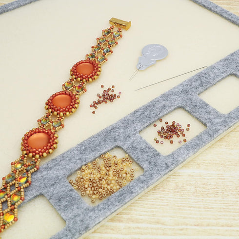 The Beadsmith Seed Bead Treasure Mat – 14” x 11” (35.6 x 27.9cm) – Soft Surface, 7 Compartments, Raised Border – Perfect for Working on Seed Bead ...
