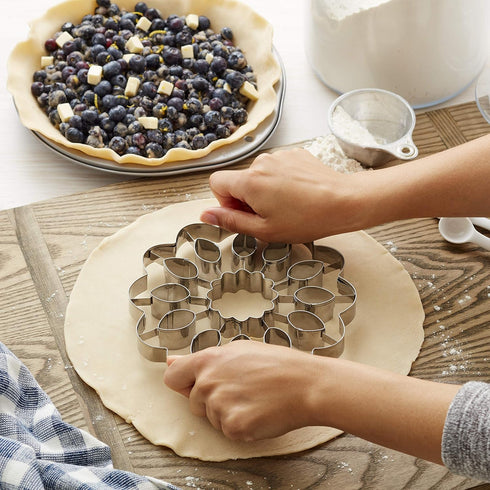 Wilton Sunflower Pie Crust Cutter...