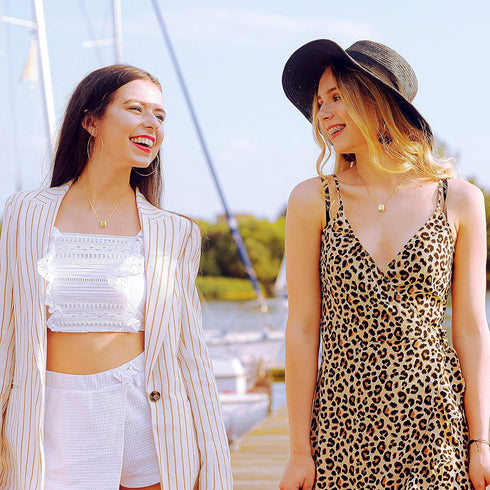 Hicarer 26 Pieces Rhinestone Letters Cube Beads ABC Alphabet Dice A-z Beads Big Hole DIY Charm for Jewelry Making Bracelet Necklace Earrings(Squar...