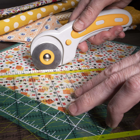 WA Portman Self Healing Cutting Mat & Rotary Cutter for Fabric Set - 9x12 Inch Rotary Cutter Mat - 45mm Rotary Cutter and Mat - 5 Rotary Fabric Cu...